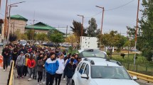 Imagen de Una secundaria de Plaza Huincul reclamó un salón de actividad física con una marcha aeróbica