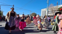 Imagen de Gutiérrez prometió obras públicas en el aniversario de Plaza Huincul