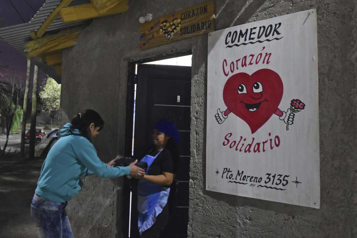 El comedor es sostenido gracias a las donaciones de los vecinos de Roca. Foto: Andres Maripe.