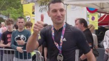 Imagen de Lionel Scaloni y una nueva medalla tras hacer 167 kilómetros en bicicleta