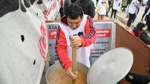 Imagen de Paro docente: Unter realiza una olla popular en  el Consejo Provincial de Educación de Cipolletti