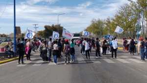 Corte de Ruta 22 en Roca: docentes levantaron la medida