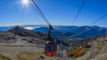 Imagen de Bariloche: increíbles vistas de otoño en tres cerros para subir en telecabina o aerosilla en esta Semana Santa