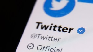 El tilde azul de Twitter solo quedó disponible para los que pagan