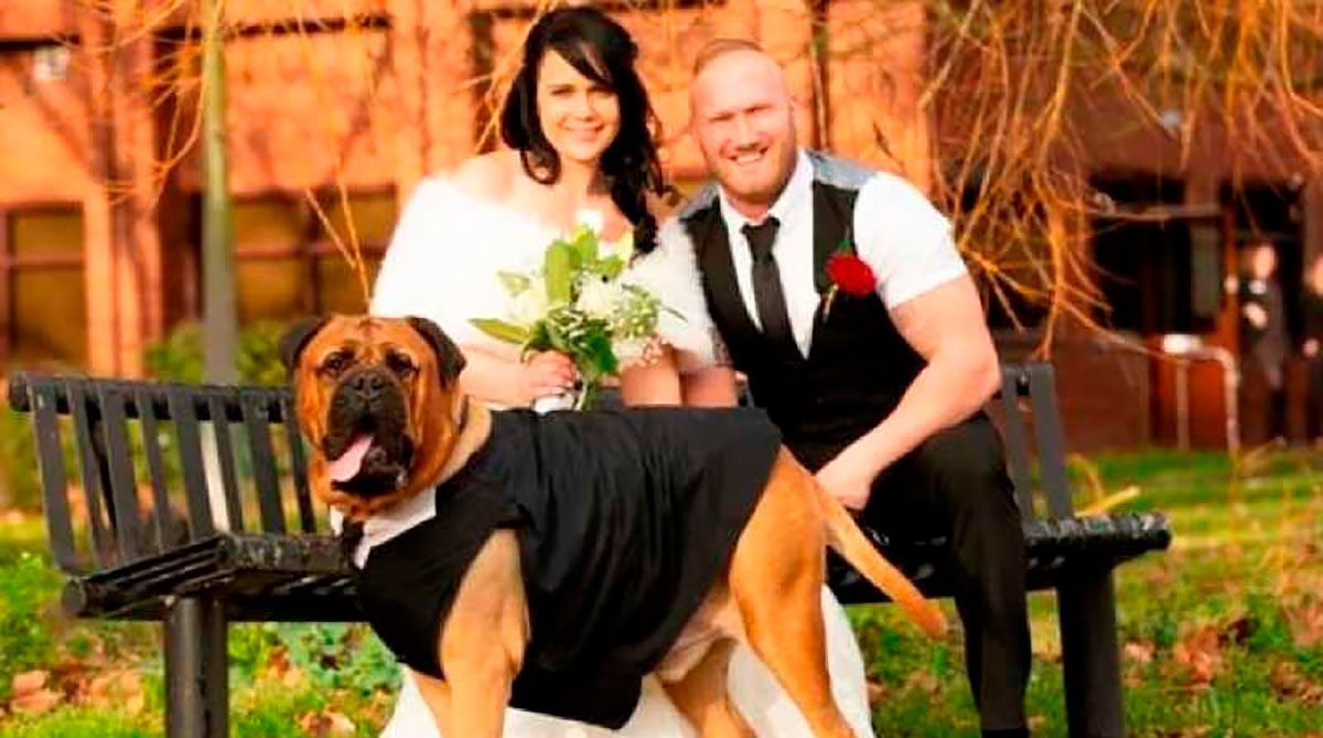 Bruce, Danielle y Estelle en una foto del casamiento. 