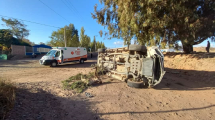 Imagen de Centenario: cruzó en rojo, chocó dos autos y volcó tras conducir alcoholizado sobre la Ruta 7