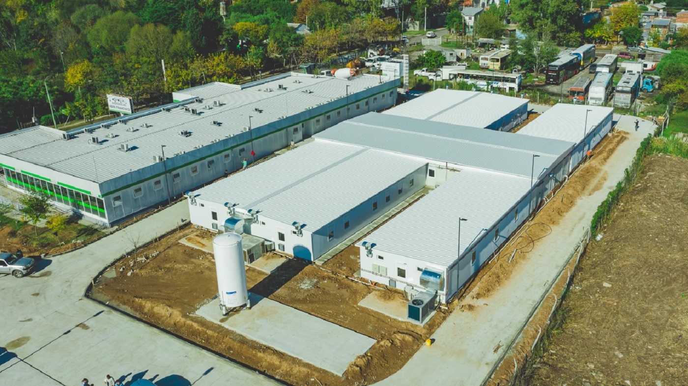 Uno de los hospitales construidos por Ecosan S.A. en tiempo récord.