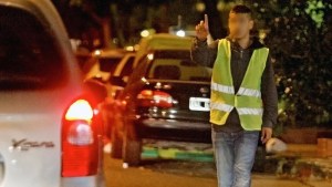 Proponen detener a los lavacoches «violentos» en Santa Fe: «Está lejos de estigmatizar»