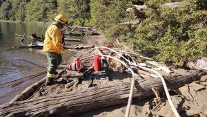 Extinguieron el incendio en la costa del Lago Tromen en Junín de los Andes