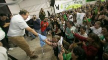 Imagen de Elecciones en Río Negro: Weretilneck de campaña en Viedma con ausencia de la gobernadora Carreras