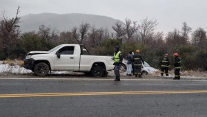 Choques en la Ruta 40 con nieve: casi lo mata la camioneta que despistó después que la suya