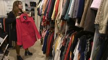 Imagen de Comprar ropa de segunda mano, una moda que crece en Bariloche