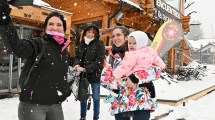 Imagen de Así disfrutaron los turistas de la nieve en el cerro Catedral