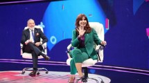 Imagen de Cristina Kirchner en Duro de Domar: el vestuario verde y violeta que dio que hablar en redes