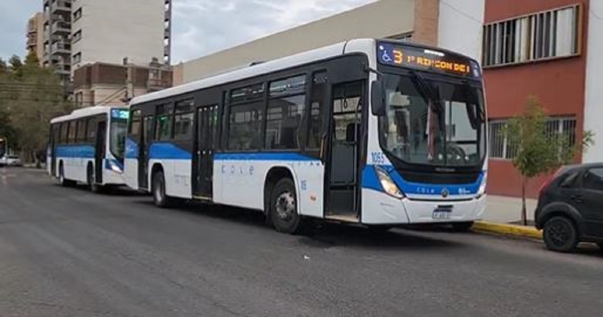 El accidente ocurrió en calle Santa Fe de Neuquén. Foto: Captura.