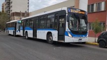 Imagen de Video: dos colectivos chocaron en el centro de Neuquén, mirá como quedaron