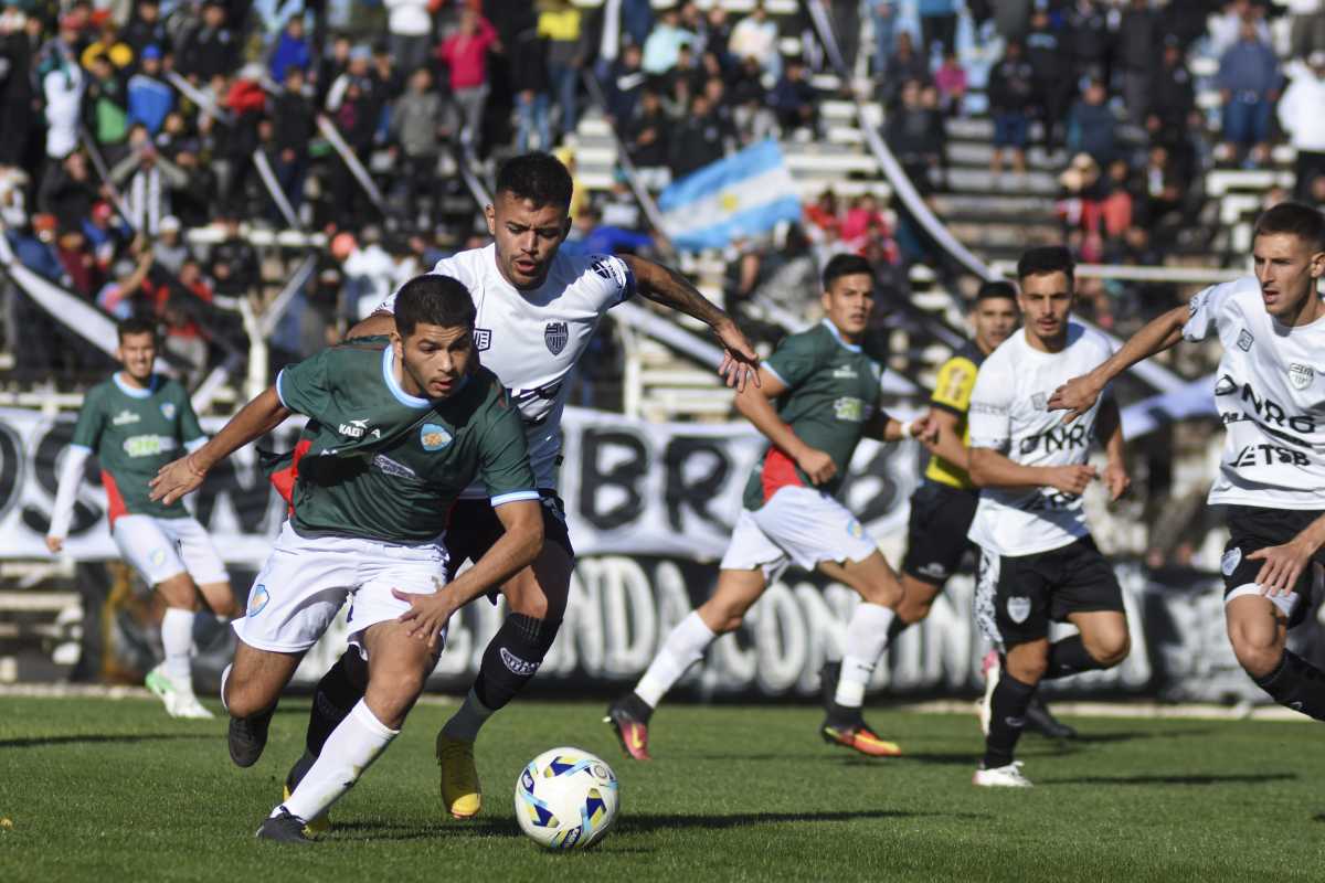 Los dos equipos rionegrinos necesitan sumar para alejarse de la zona de descenso y meterse en la pelea por la clasificación. (Foto: Archivo Juan Thomes)