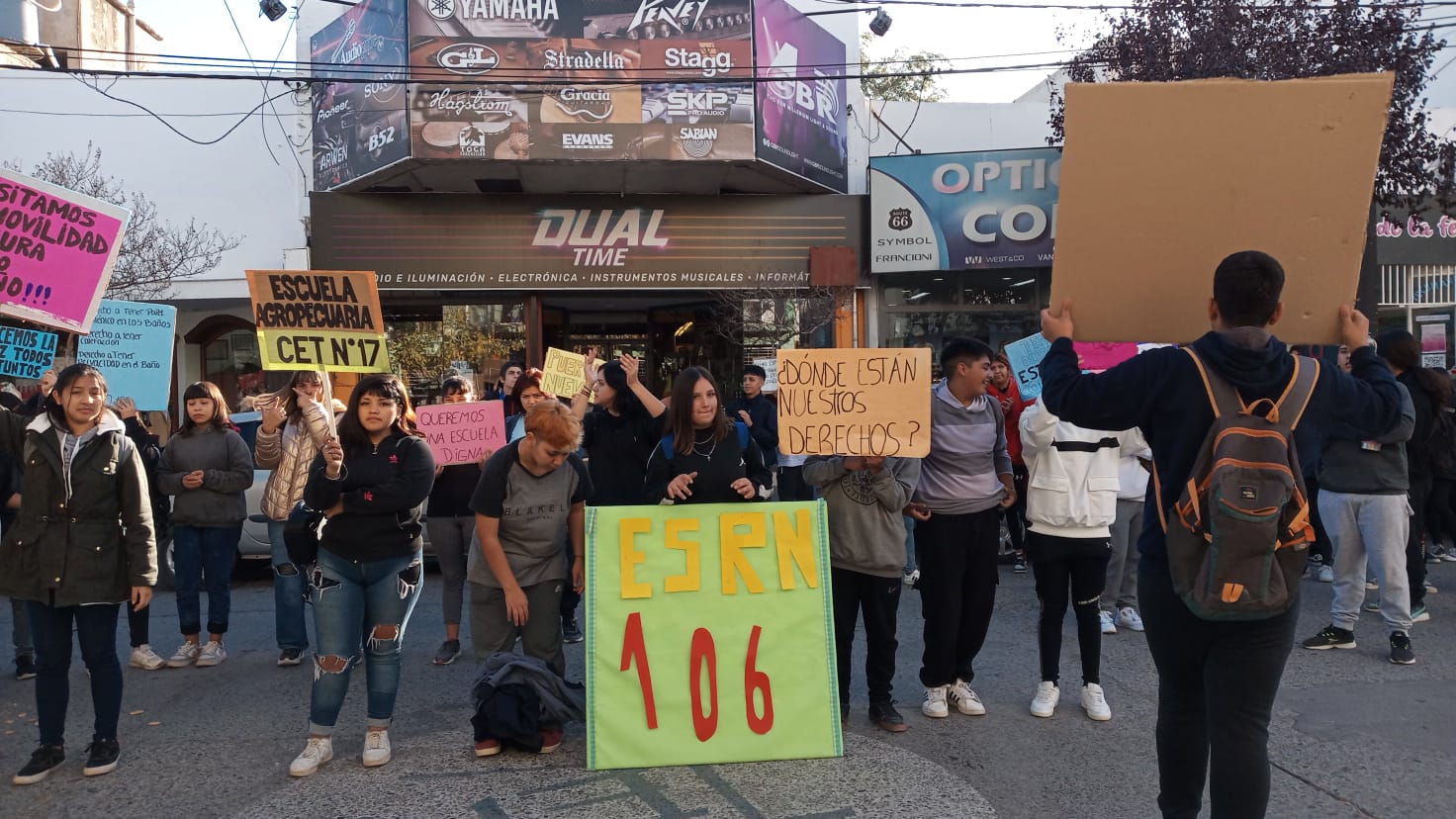 Los estudiantes reclamaron hoy por la mañana. Foto: Gentileza. 