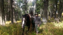 Imagen de «Es muy lindo trabajar así», la vida de un guardaparque al pie del volcán Lanín