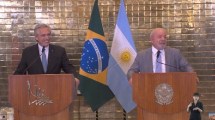 Imagen de Tras la reunión con Alberto Fernández, Lula se comprometió a «ayudar para sacarle el cuchillo del cuello» a la Argentina