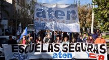 Imagen de Sin clases, ATEN movilizó por el centro de Neuquén