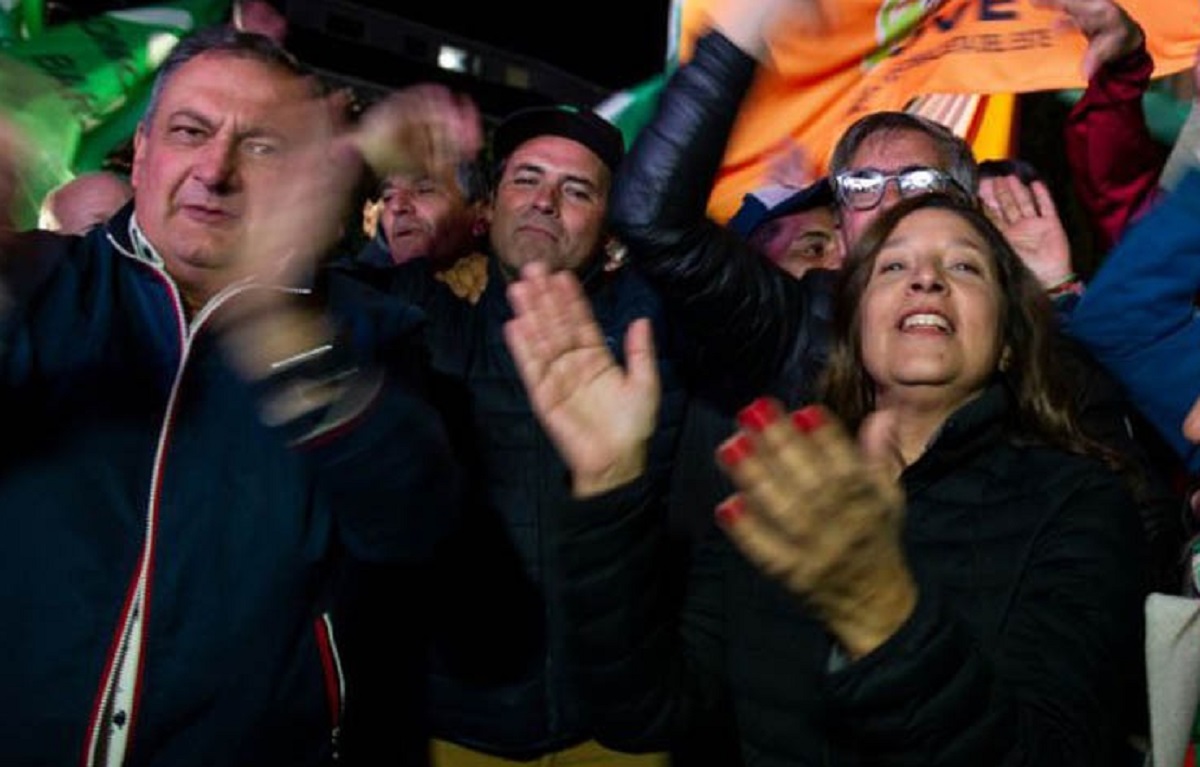 Gennuso y Carreras durante los festejos de las elecciones provinciales de abril en Bariloche. Foto Archivo