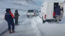 Imagen de Video: impactante rescate de Gendarmería a una familia varada por la nieve en Mendoza