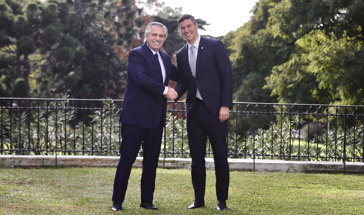 El presidente Alberto Fernández reunió en Olivos con al mandatario electo de Paraguay, Santiago Peña. Foto Presidencia. 