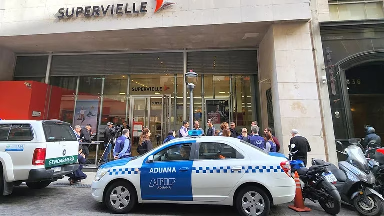 Una de las sucursales bancarias allanadas hoy (Foto: Aduana-AFIP). 