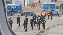 Imagen de Amenaza de bomba en un avión de Aerolíneas Argentinas: pasajeros con destino a Miami fueron evacuados