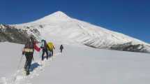 Imagen de Suspenden ascensos por la cara norte del volcán Lanín: piden precaución y respetar la medida