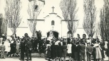 Imagen de Una iglesia estilo colonial cautiva en medio del primer campamento de Plaza Huincul