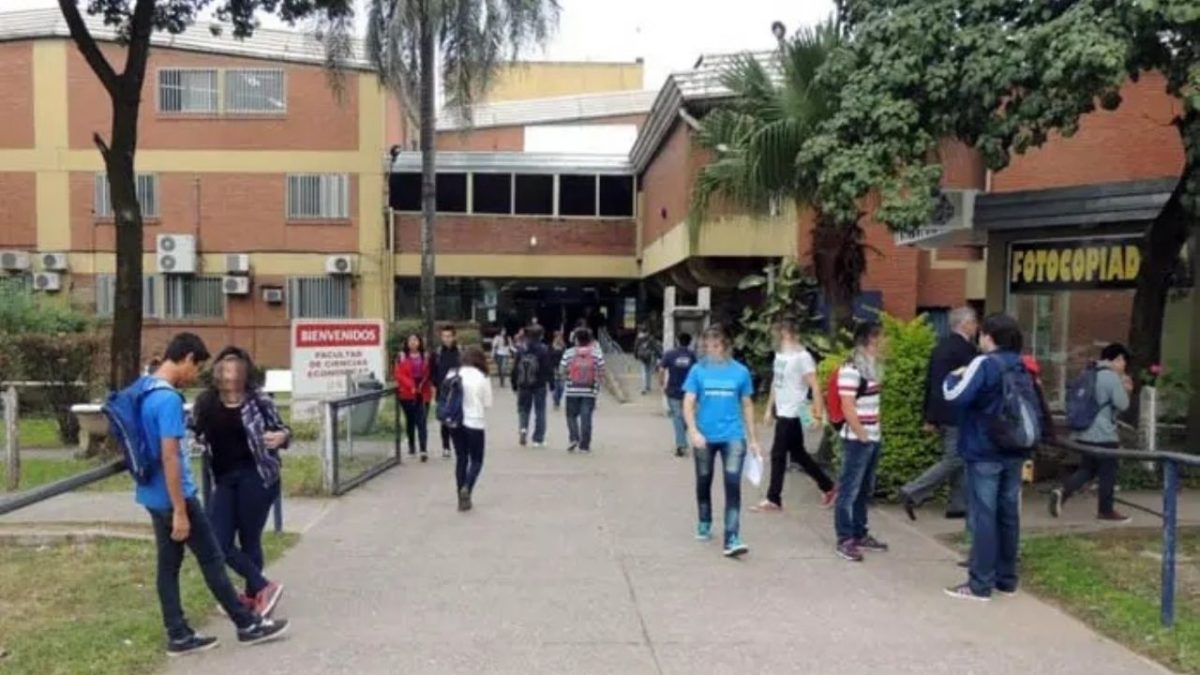 Las autoridades derivaron al joven a un hospital.