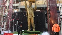 Imagen de Estatua de Marcelo Gallardo: afirman que River corregirá el particular detalle de la entrepierna