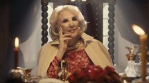 Imagen de La escultura de Mirtha Legrand despertó otro debate, como sucedió con la estatua de Gallardo