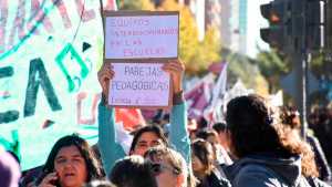 Paro en las escuelas de Río Negro, Neuquén capital y Plottier: hubo marcha por los abusos