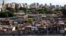 Imagen de Cuánto necesitó una familia para no caer en la pobreza en abril, según el Indec