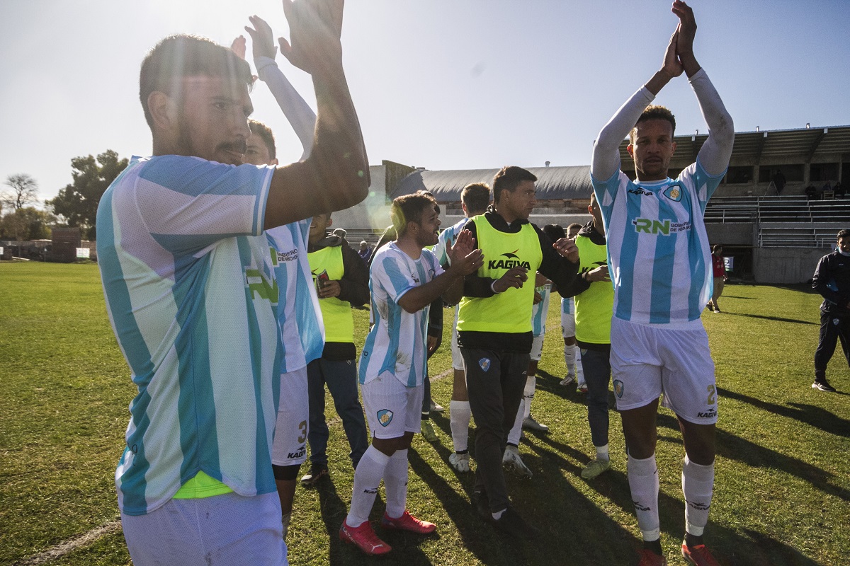 Sol de Mayo consiguió un triunfo clave para seguir peleando por zafar del descenso. Foto: Pablo Leguizamon.