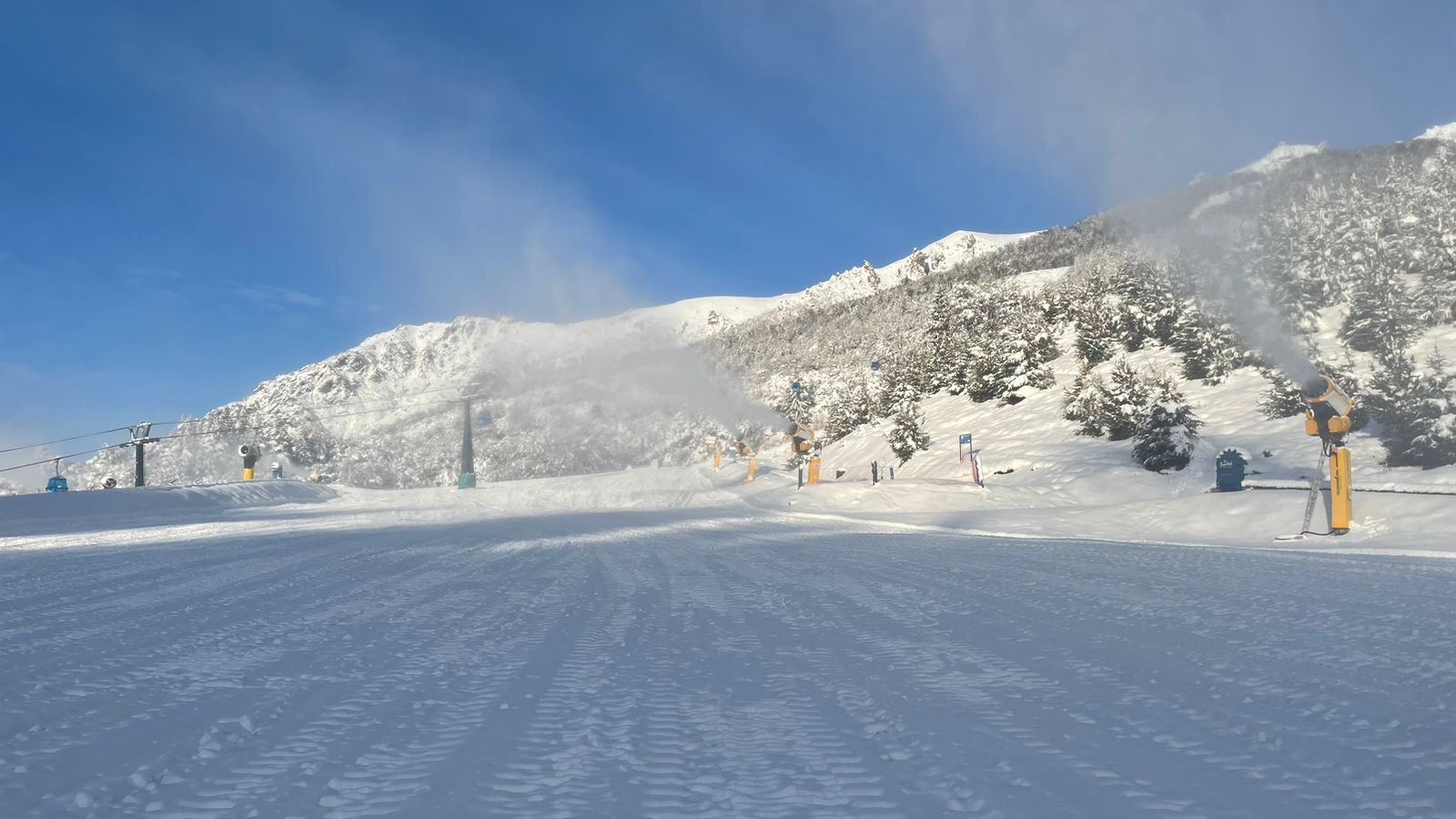 Los cañones lograron fabricar nieve. Foto: gentileza