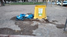 Imagen de Vandalismo: destrozaron un punto limpio en una plaza de Cipolletti