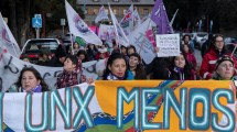 Imagen de Ni una Menos: Mujeres marcharon para exigir el cumplimiento de sus derechos en Bariloche