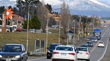 Imagen de Corte en la Ruta 40 entre Bariloche y Dina Huapi, este viernes por tareas de mantenimiento de las vías del tren