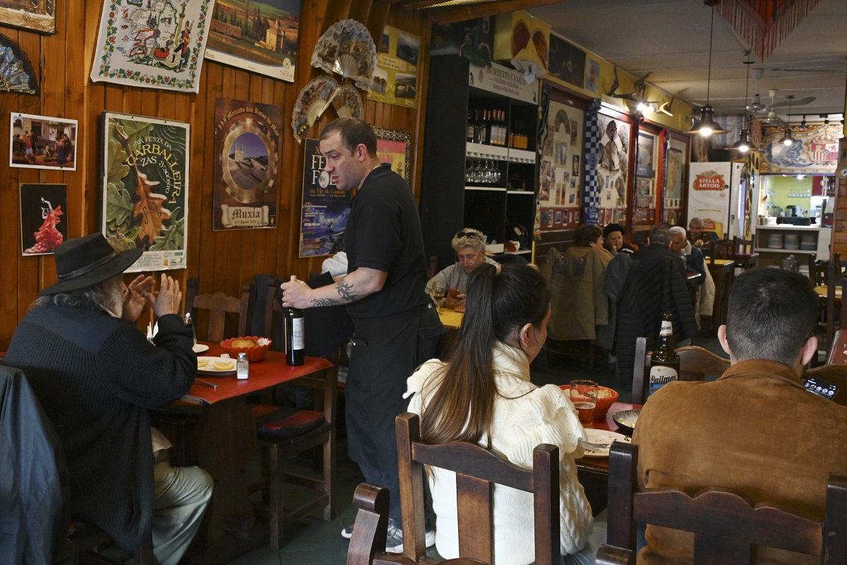 La gastronomía figura entre las actividades que más empleados incorporaron en el último año. Foto: Chino Leiva/Archivo