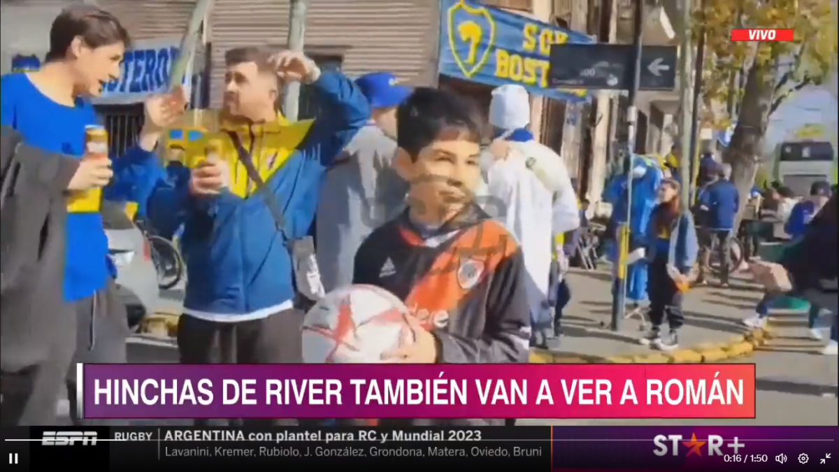 Un nene con la camiseta de River llamó la atención de todos en la despedida de Juan Román Riquelme. 