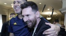 Imagen de La despedida de Riquelme: Lionel Messi ya se encontró con Román