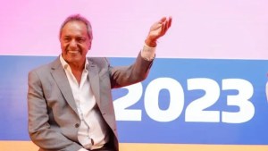 Daniel Scioli firmó su precandidatura y mete presión a la interna de Unión por la Patria