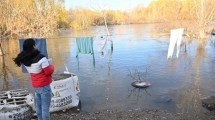 Imagen de Piden donaciones para las personas evacuadas por la crecida del río en Cipolletti