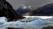 Imagen de Analizan la presencia de «manchas oscuras» frente al glaciar Perito Moreno, en Santa Cruz