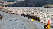 Imagen de Crecida del río Neuquén: rehabilitaron caminos, pero suspenden clases para este lunes