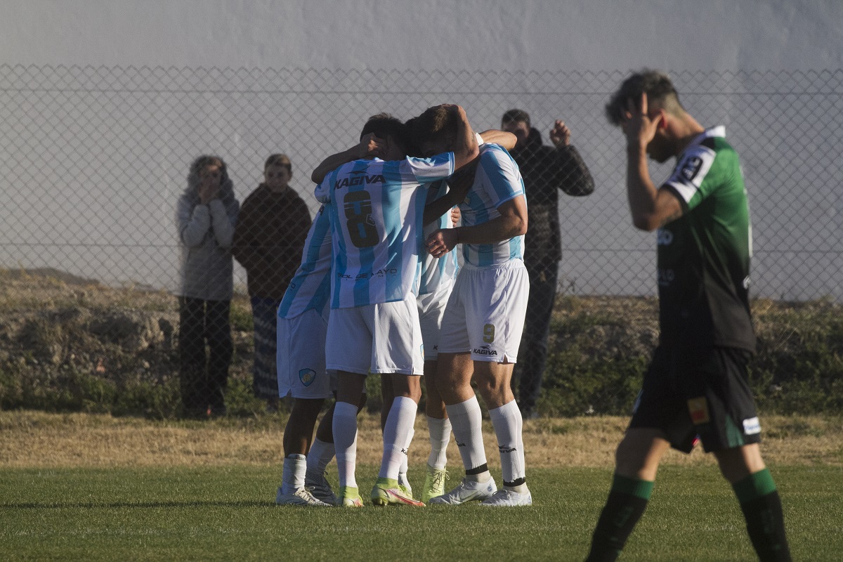 El festejo de Sol de Mayo tras el gol del empate que le permite salir del último lugar de la tabla. Foto: Pablo Leguizamon